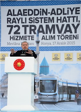 Cumhurbaşkanı Erdoğan, tramvay kullandı