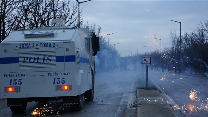 ODTÜ'de polise saldıran yüzü maskeli gruba müdahale 2 gözaltı