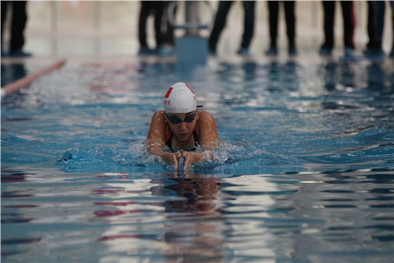 Antrenörlük kursunda otizmli sporcularla uygulama