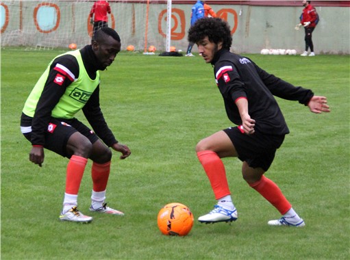 Adanaspor, Kardemir Karabükspor'u eli boş göndermek istiyor