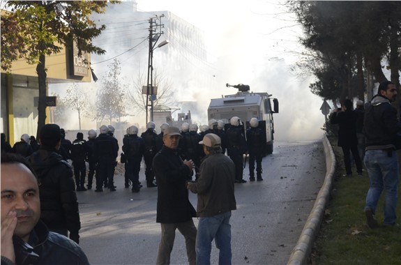 Batman’da olaylar çıktı, ortalık savaş alanına döndü