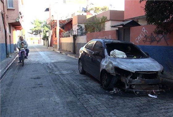 Terör örgütü yandaşları araçları böyle kundakladı