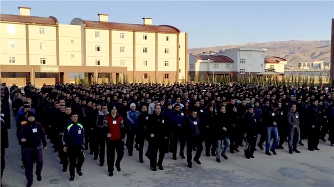 Aday polislerin intibak görüntüsünü sosyal medyada binlerce kişi izledi