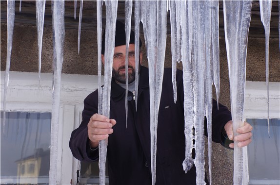 Erzurum'da buz sarkıtlarının boyu 2 metreyi aştı