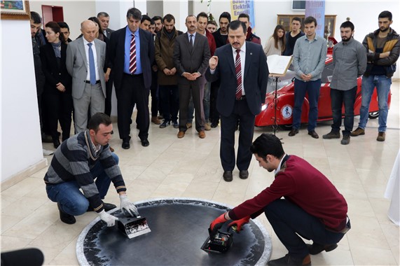 Karabük Üniversitesi Japonya'da robotlu Sumo güreşinde dünya birincisi oldu