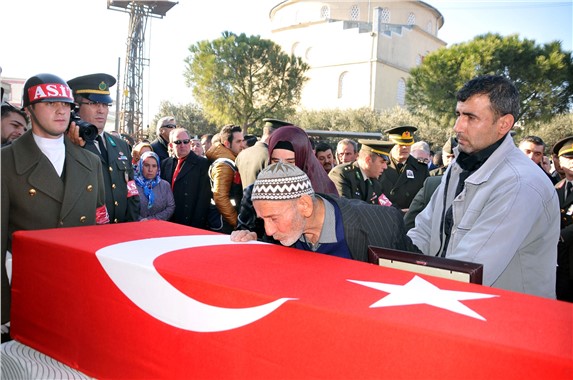 Şehit Uzman Çavuş Denizer, memleketi Manisa’da son yolcuğuna uğurlandı