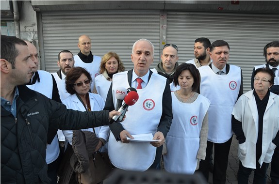 İstanbul Eczacı Odası Başkanı Yasaklarla akılcı ilaç kullanımı sağlanamaz