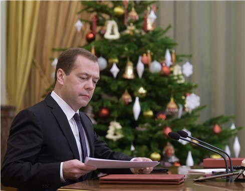 Medvedev, Türk işçi çalıştırabilecek şirketlerin listesini onayladı