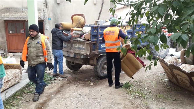 Silifke'de  Evi Yanan Aile Sahipsiz Kalmadı