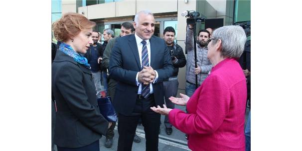 Prof. Dr. Karatay ile Valinin Lahmacun Tartışması Çok Güldürdü