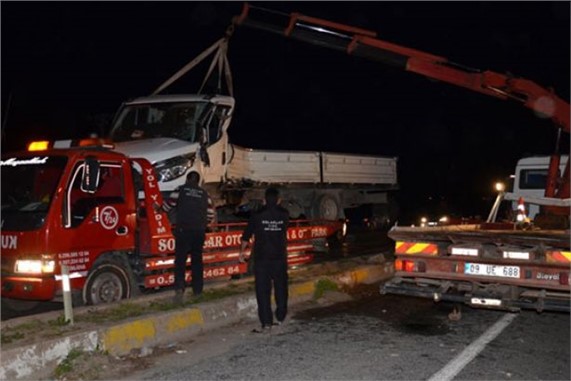 Tır Çarpan Öğretmen Hayatını Kaybetti