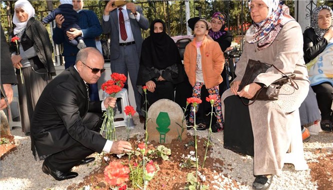 Mersin Şehitliğinde Acı Tören