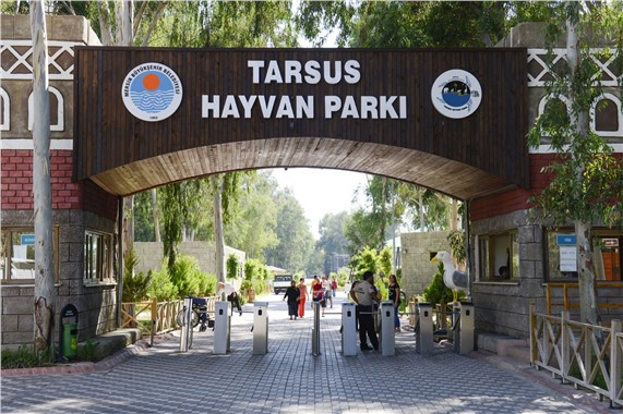 Sıcaklıkların Gelmesiyle Tarsus Hayvan Parkı Ziyaretçileri de Çoğaldı