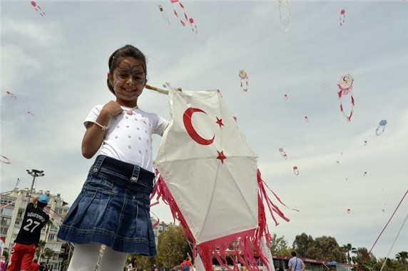 Mersin'de uçurtmalar gökyüzünü süsledi