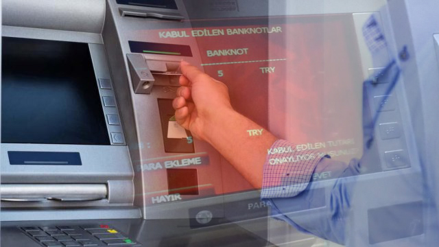 Dolandırıcıya Gönderdiği Para ATM'ye Sıkışan Çiftçi Ucuz Kurtuldu