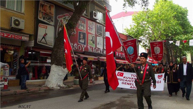 Kuvayi Milliyeciler Pozantı'nın  kurtuluş gününde