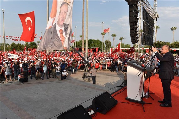 VALİ DEMOKRASİ MİTİNGİNDE KONUŞTU