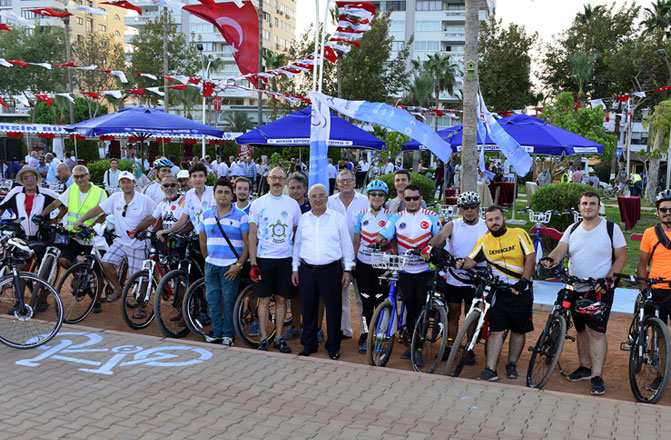 Kentin Trafik ve Karmaşasından Kurtulmak İsteyenler İçin: Akıllı Bisiklet Mersin Sahilinde