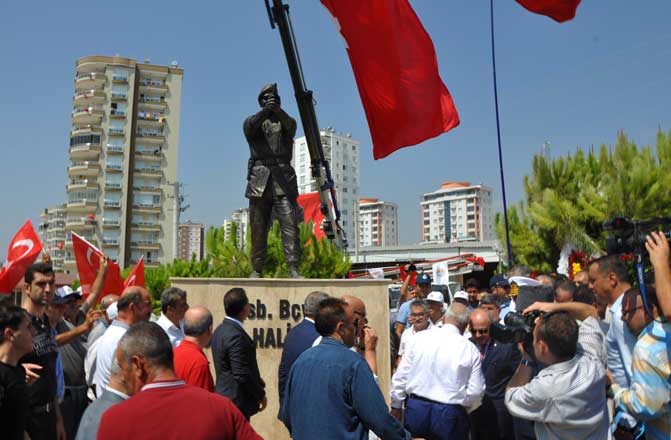 Mersin Toroslar’da Demokrasi Şehidi Ömer Halisdemir’in Anıtı Açıldı