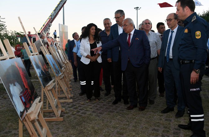 Canan Yaşar'ın "Ateşle Dans Edenler" İsimli Sergisinine Mersinlilerden Yoğun İlgi