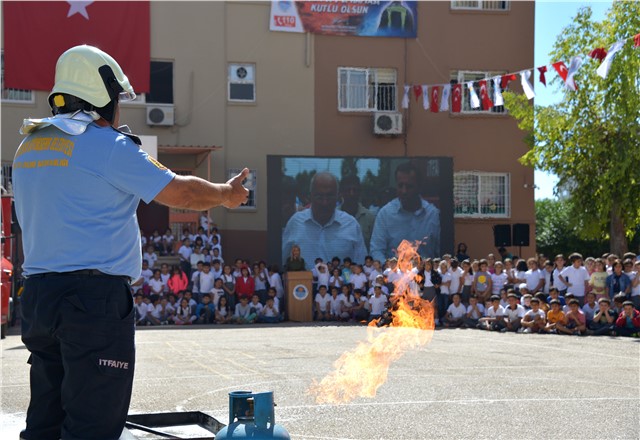 Mersin'de İtfaiye Haftası: Okulda Yangın Tatbikatı Yapıldı