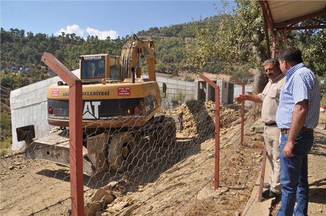 Anamur'da Yol çalışmaları Güneybahşiş Mahallesi'nde devam ediyor