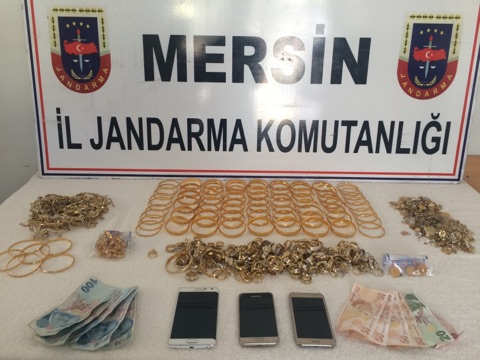 Antalya'da Dolandırdılar, Mersin Yolunda Jandarmaya Yakalandılar