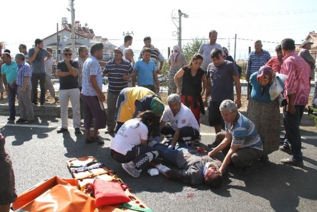 Vatandaşlar Sürekli Kaza Yapılan Karayolunu Ulaşıma Kapattı