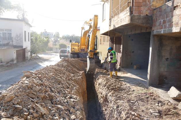  ANAMUR İLÇESİ ÇARIKLAR MAHALLESİNİN İÇMESUYU HATLARI YENİLENİYOR