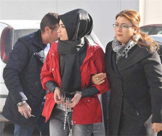 Konya'da Genç Sevgililer 1 Gün Arayla Dolandırıcılıktan Yakalandılar