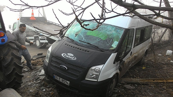 Samsun'da İçi Öğrenci Dolu Bir Servis Şarampole Devrildi