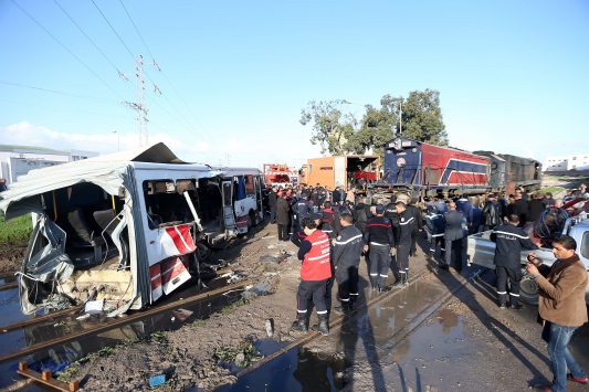  Tren Kazası : 5 Ölü 37 Yaralı