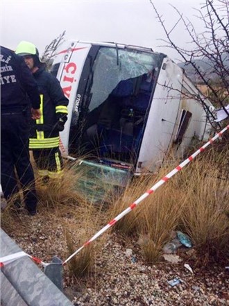 Yolcu Minibüsü Kaza Yaptı: 1'i Ağır 16 Yaralı