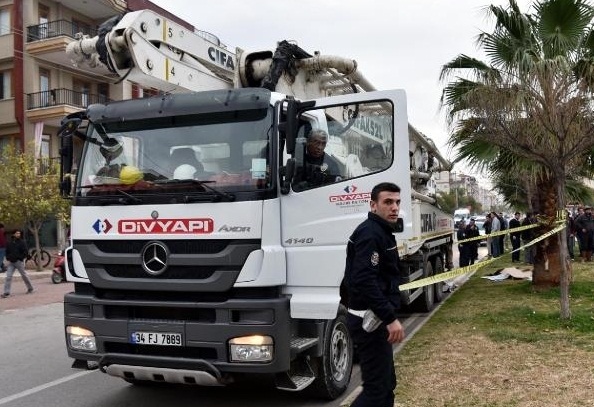 Antalya'da 7 Yaşındaki Suriyeli Çocuk Beton Mikserinin Altında Kalarak Yaşamını Yitirdi