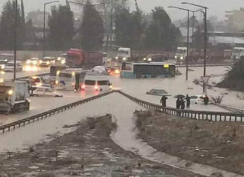 Mersin ve İlçelerde Aşırı Yağış Sele Döndü