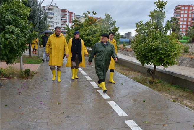 MERSİN YARALARINI SARIYOR