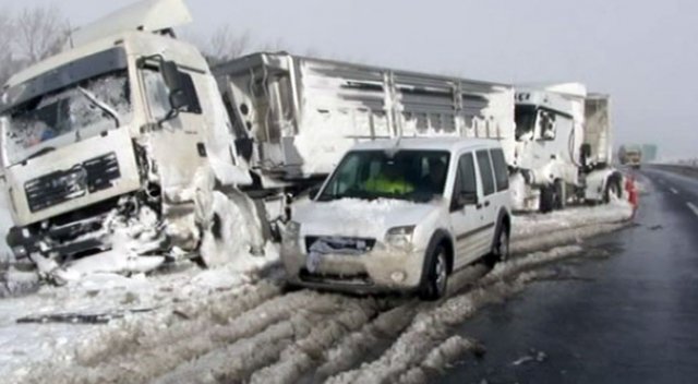 Kötü Hava Koşullarından Dolayı TIR'ların Trafiğe Çıkması Yasaklandı