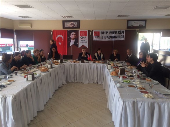 CHP, MERSİN'DE KADIN MUHTARLA BULUŞTU