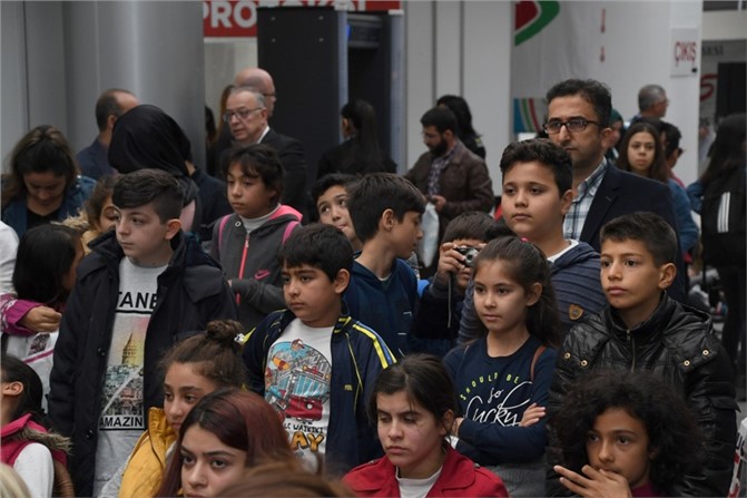 Mersin'de Kitapseverlerin Sabırsızlıkla Beklediği Kitap Fuarı Kapılarını Açtı