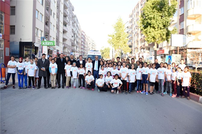 Tarsus'ta Okullar Arası Kurtuluş Koşusu Gerçekleşti