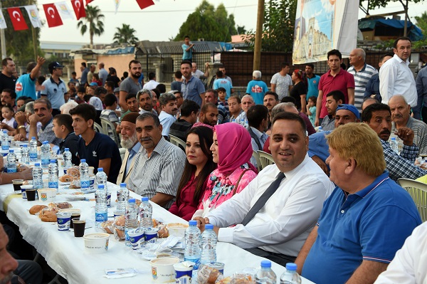 Tarsus Belediyesi Şahin Mahallesi'nde İftar Sofrası Kurdu