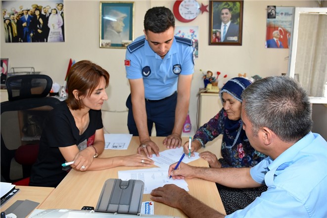 Kaybettiği Para Dolu Cüzdanı Zabıta, Sahibine Teslim Etti