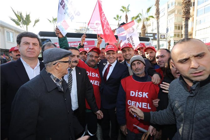 CHP Mersin Büyükşehir Belediye Başkan Adayı Vahap Seçer'i Binler Karşılıyor