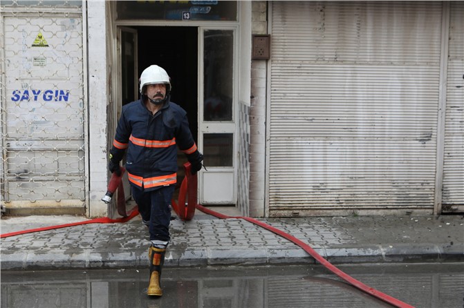 Mersin'de Korku Dolu Dakikalar; İtfaiye Erleri Mahsur Kalanları Kurtardı