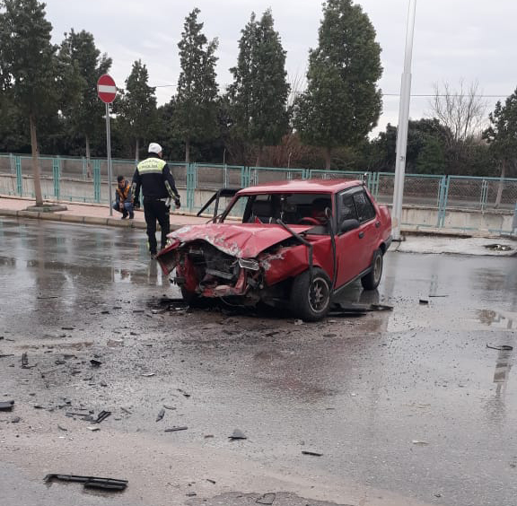 Mersin Tarsus'ta Kaza; Vatandaş Haftada Bir Kazanın Olduğu Yere Trafik Işığı İstiyor