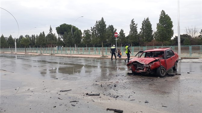 Mersin Tarsus'ta Kaza; Vatandaş Haftada Bir Kazanın Olduğu Yere Trafik Işığı İstiyor