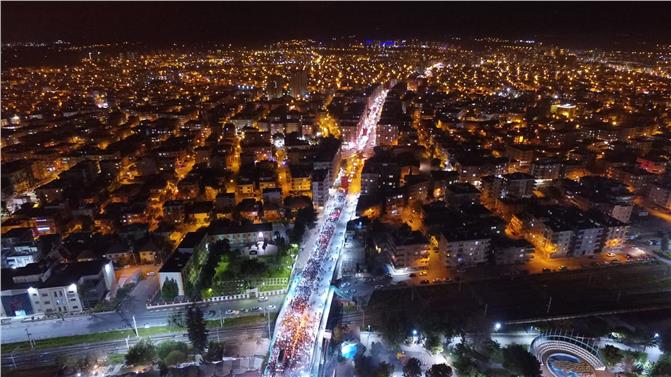 Tarsus'ta 27 Mart Çarşamba Akşamı Gerçekleşen Zafer Yürüyüşünde Onbinler Sel Oldu Aktı