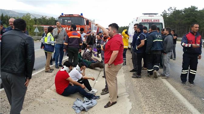 Mersin Silifke Işıklı Mevkinde İşçi Minibüsü Devrildi, Kazada İlk Bilgilere Göre 11 Kişi Yaralandı