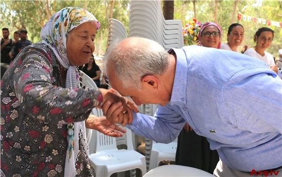 Akdeniz Belediye Başkanı Gültak, Anneler Günü’nü Kutladı