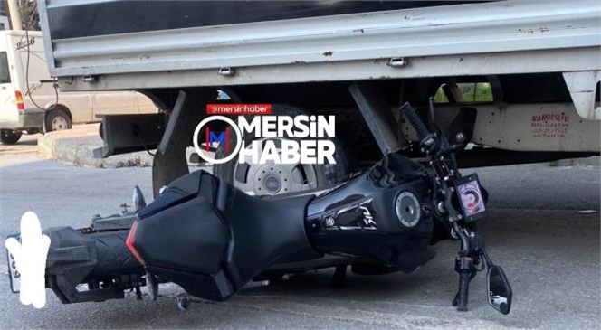 Mersin'de Kamyonet İle Motosikletin Karıştığı Kaza: Bir Yaralı